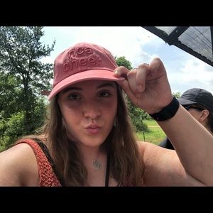 Meet your Posher, Caitlyn